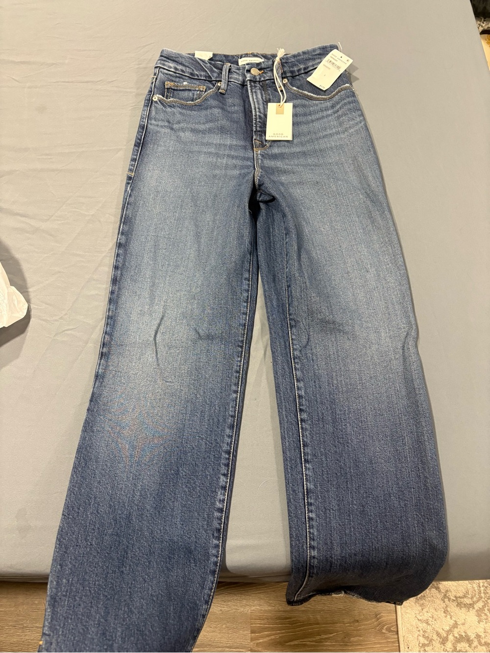 Good American Straight Leg Jeans in Medium Blue Wash